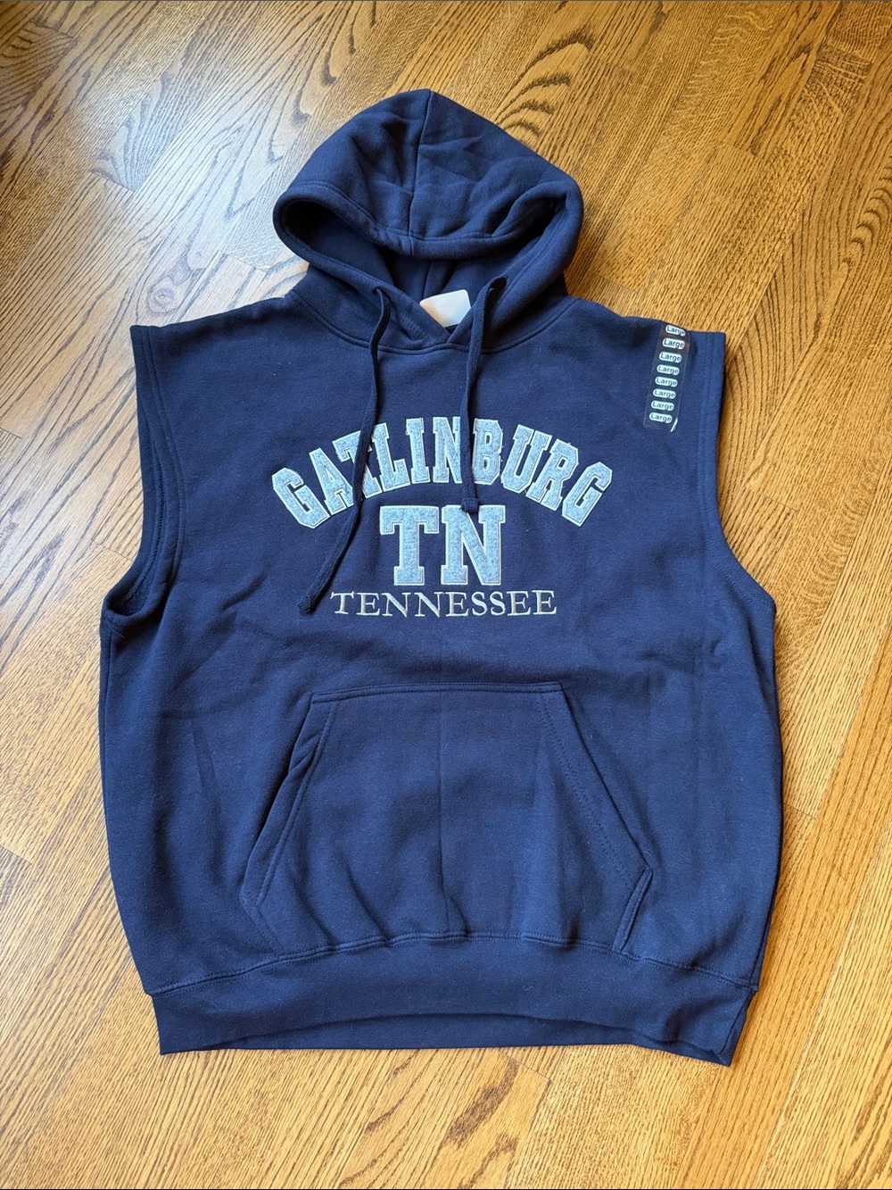 NWT Gatlinburg TN sleeveless hoodie